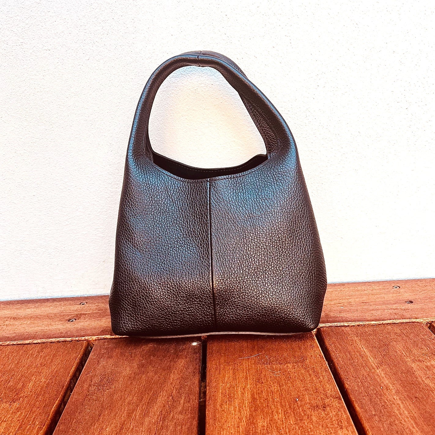 Leah tote in black